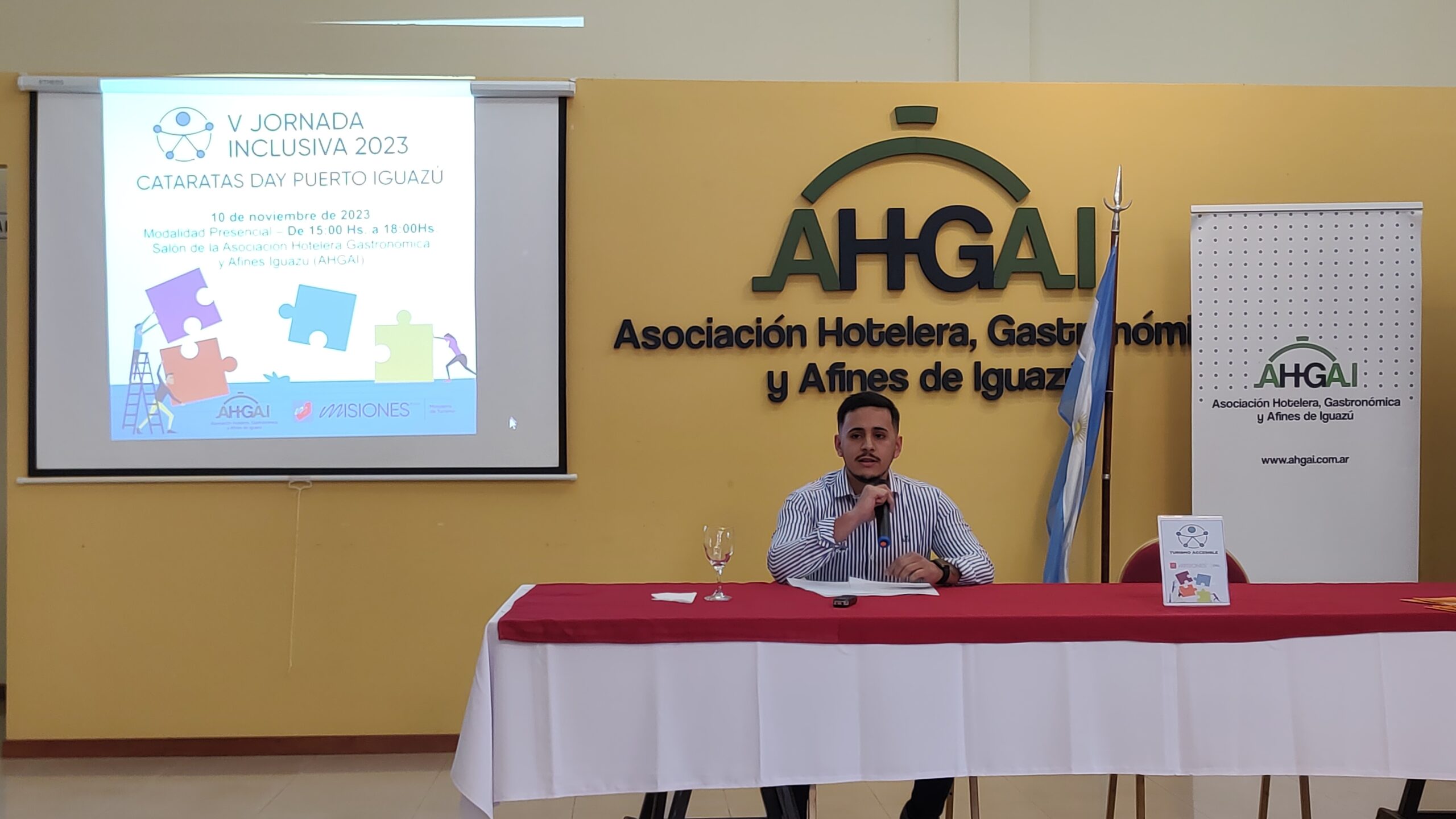 Turismo accesible: Buscan adherir a la ley nacional sobre los perros guías