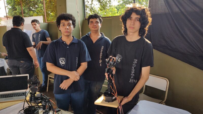 Alumnos de la EPET Nº 4 se lucieron en la Expo este viernes