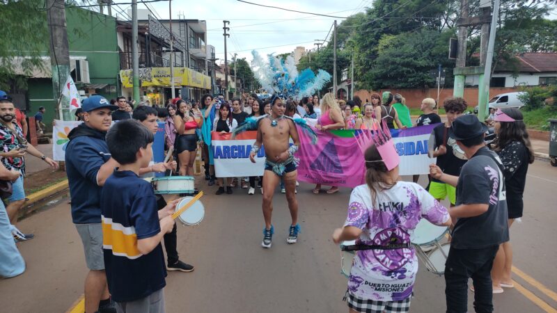 En Iguazú la comunidad LGBTQ+ celebró la diversidad con una marcha