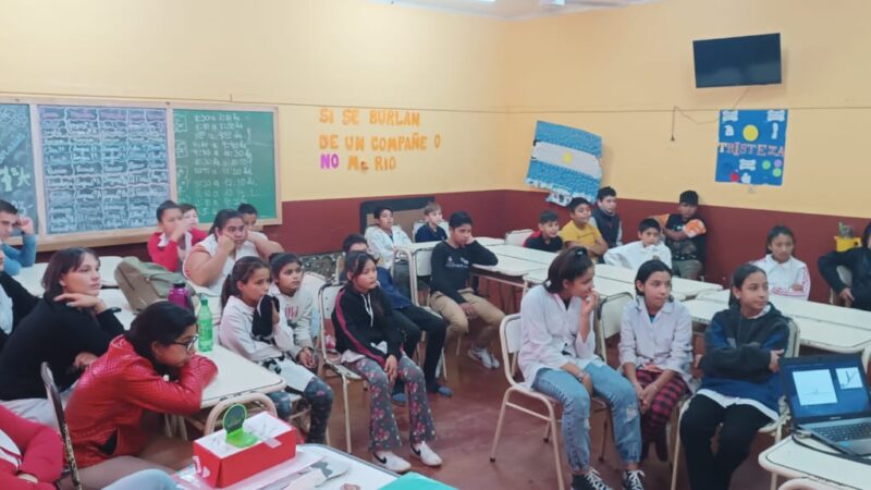 Charlas sobre prevención de adicciones en escuelas de Apóstoles