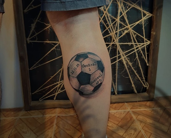 Prometió que si Central le ganaba a Guarani se iba a tatuar el resultado y cumplió