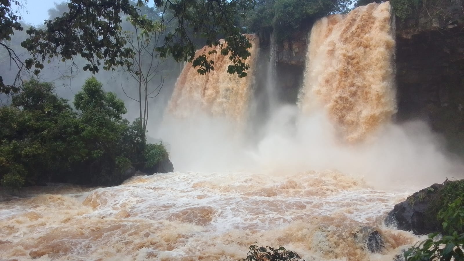 En cataratas el caudal se reduce, pero el rio Iguazú inferior se incrementa