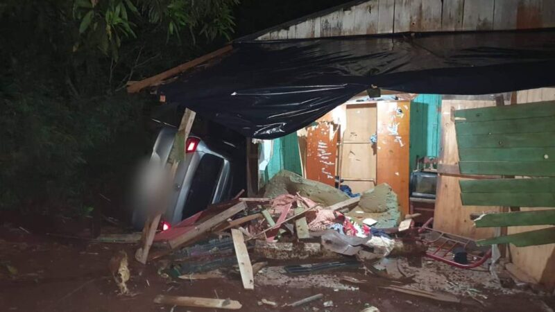 Alcoholizado chocó una casa e hirió a dos jóvenes que dormían en su habitación