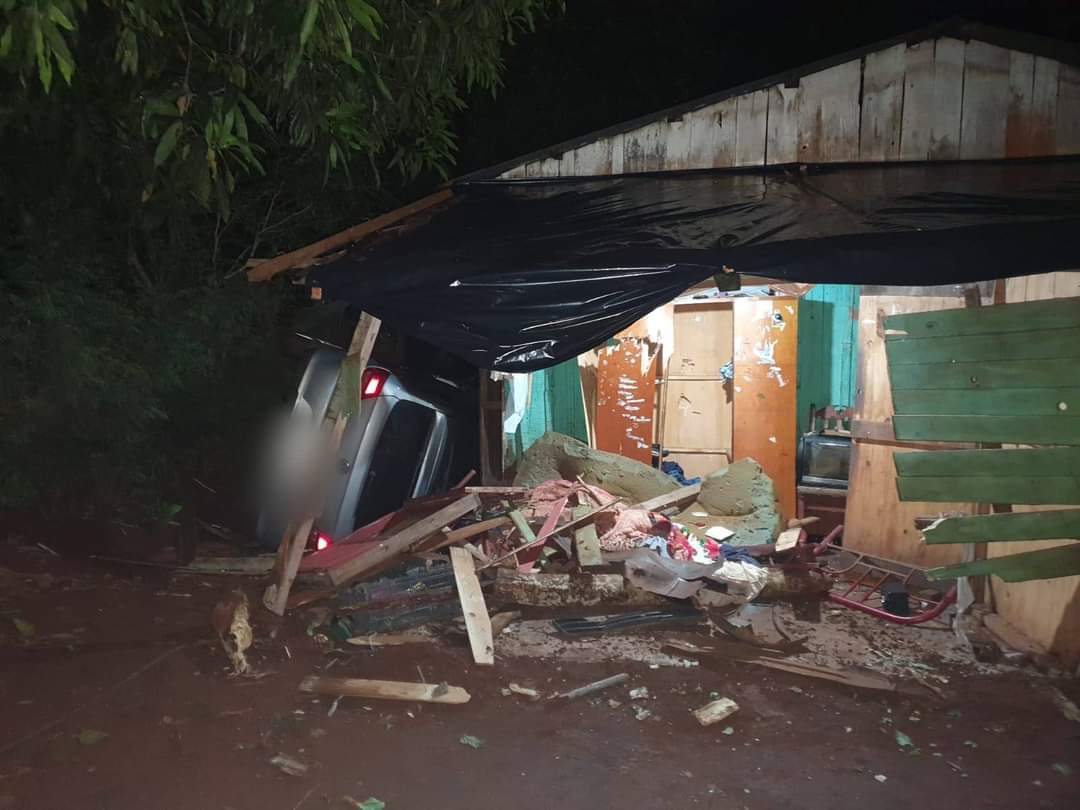 Alcoholizado chocó una casa e hirió a dos jóvenes que dormían en su habitación