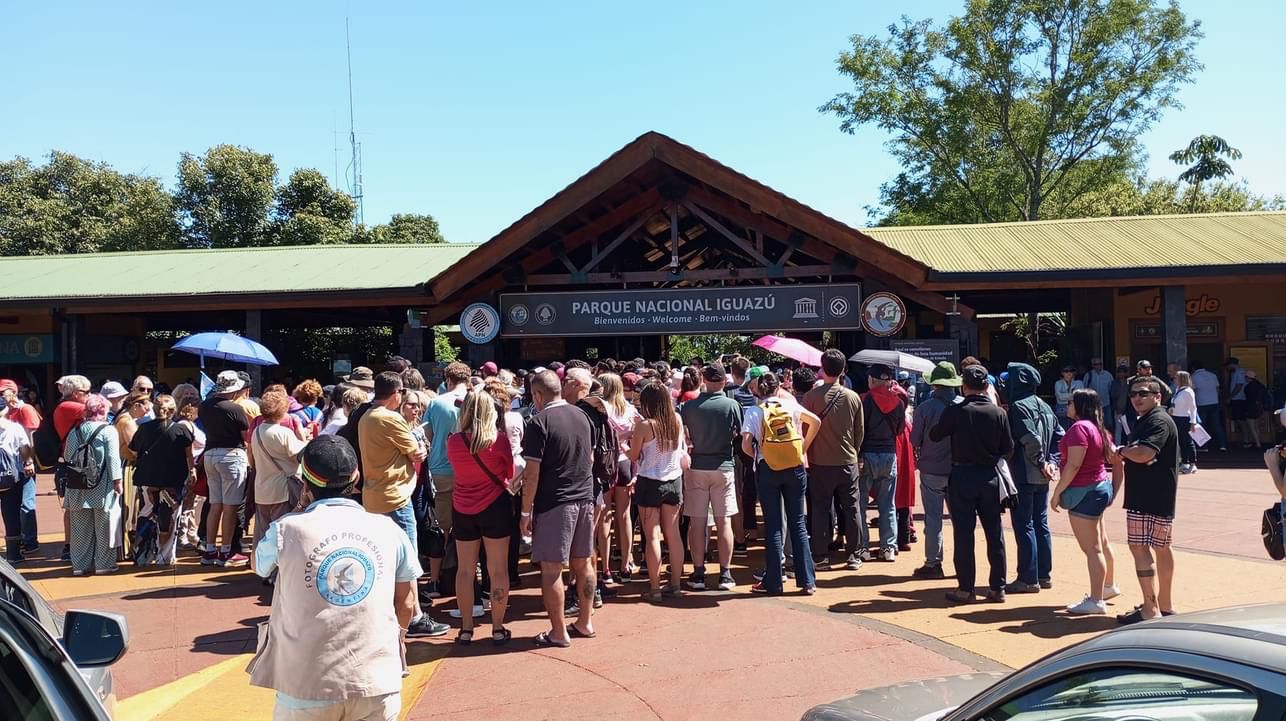 Más de 3.300 turistas disfrutaron de cataratas este domingo
