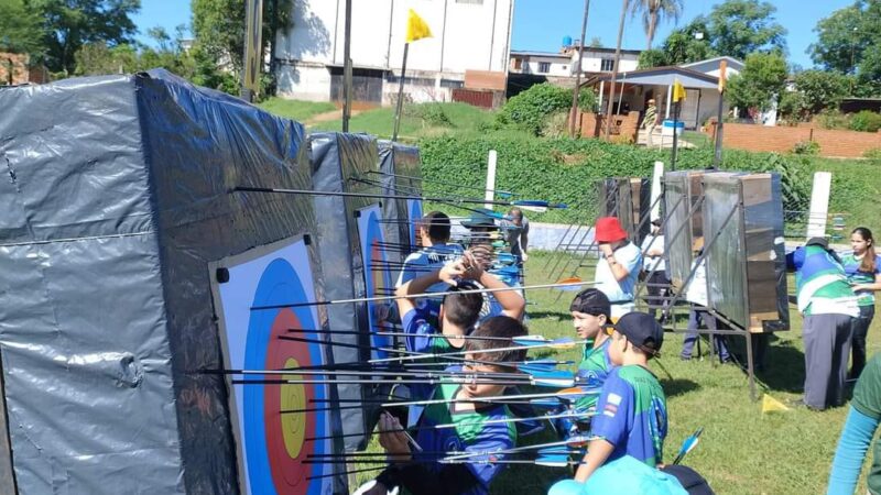 Niños demostraron sus habilidades en tiro con arco en San Antonio
