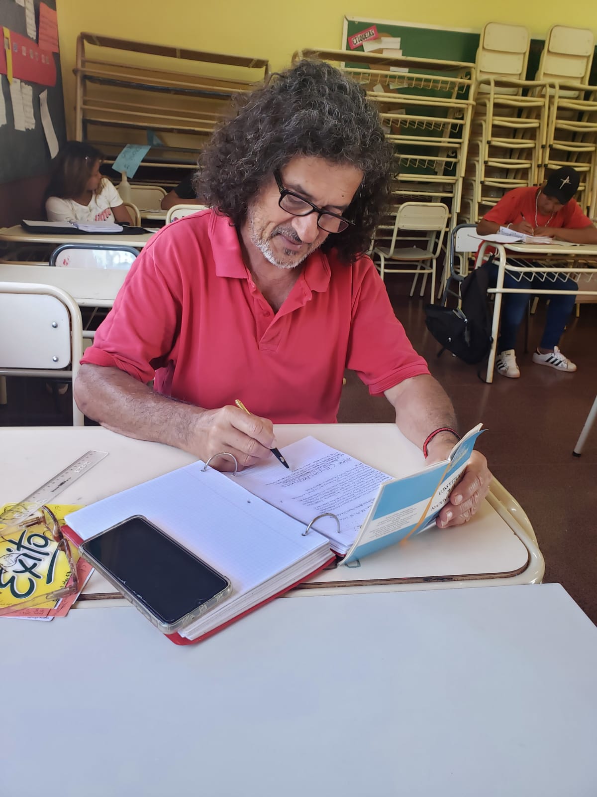 Dejó el colegio por casi 40 años, regreso y se egresa en 20 días