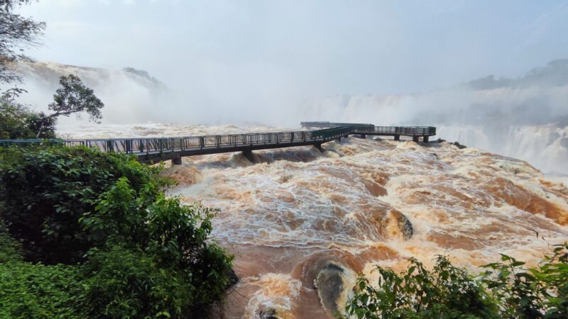 Vuelve a cerrar de forma temporaria el acceso al Pasarela de Cataratas lado brasilero por una nueva crecida