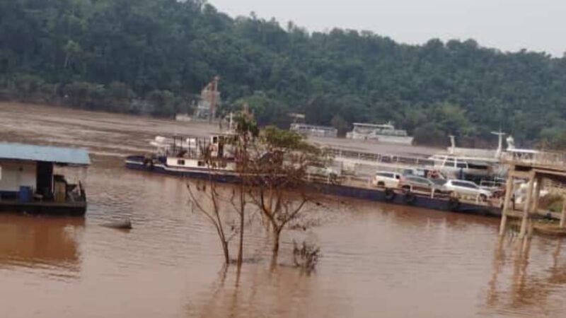 Volvió a funcionar el servicio de balsas en Puerto Iguazú