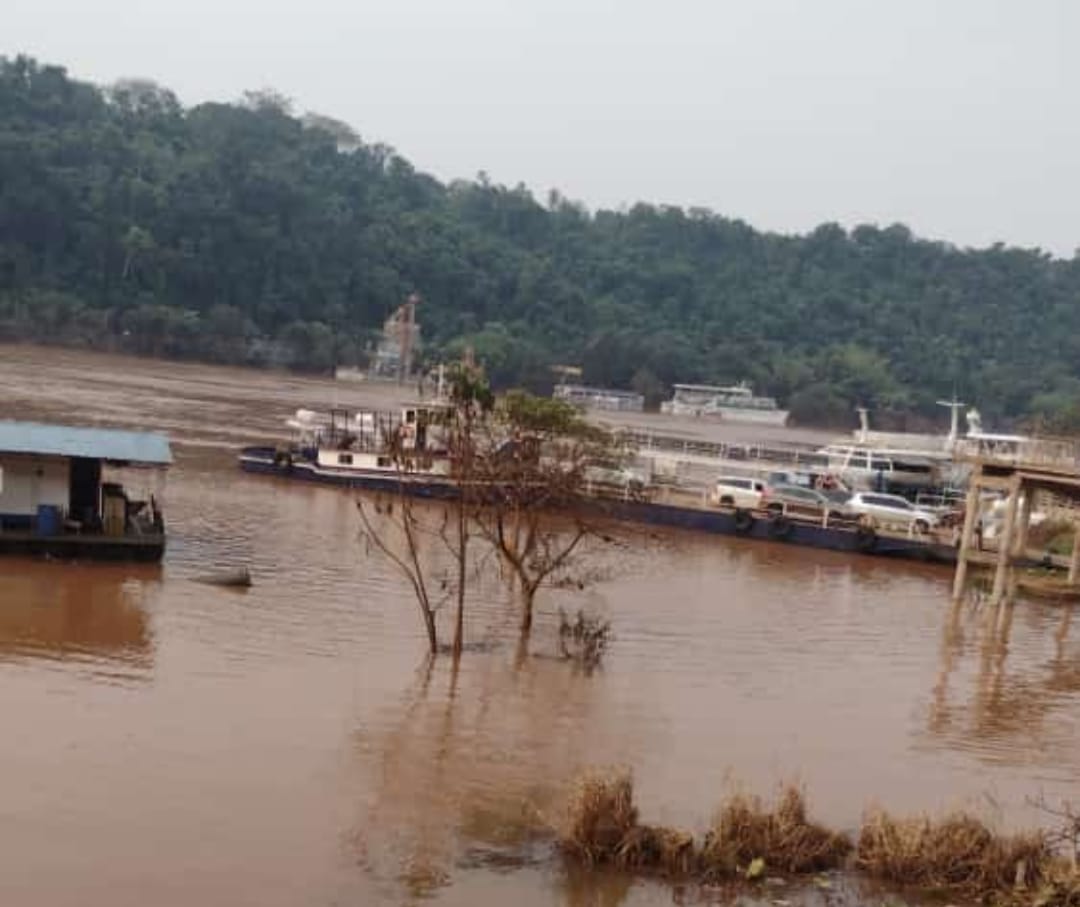 Volvió a funcionar el servicio de balsas en Puerto Iguazú