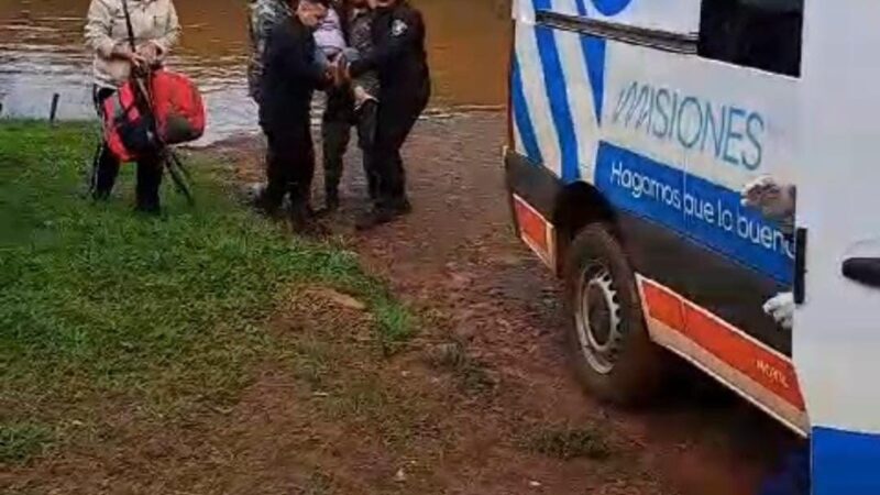 Inundación: Policías auxiliaron a una mujer en trabajo de parto que estaba aislada en su chacra