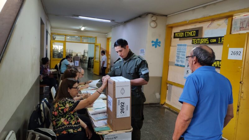 Iguazú: Buen flujo de votantes a primera, con algunos inconvenientes