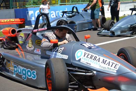 Campeones y Subcampeones de la Formula Renault con pase directo a categorías nacionales