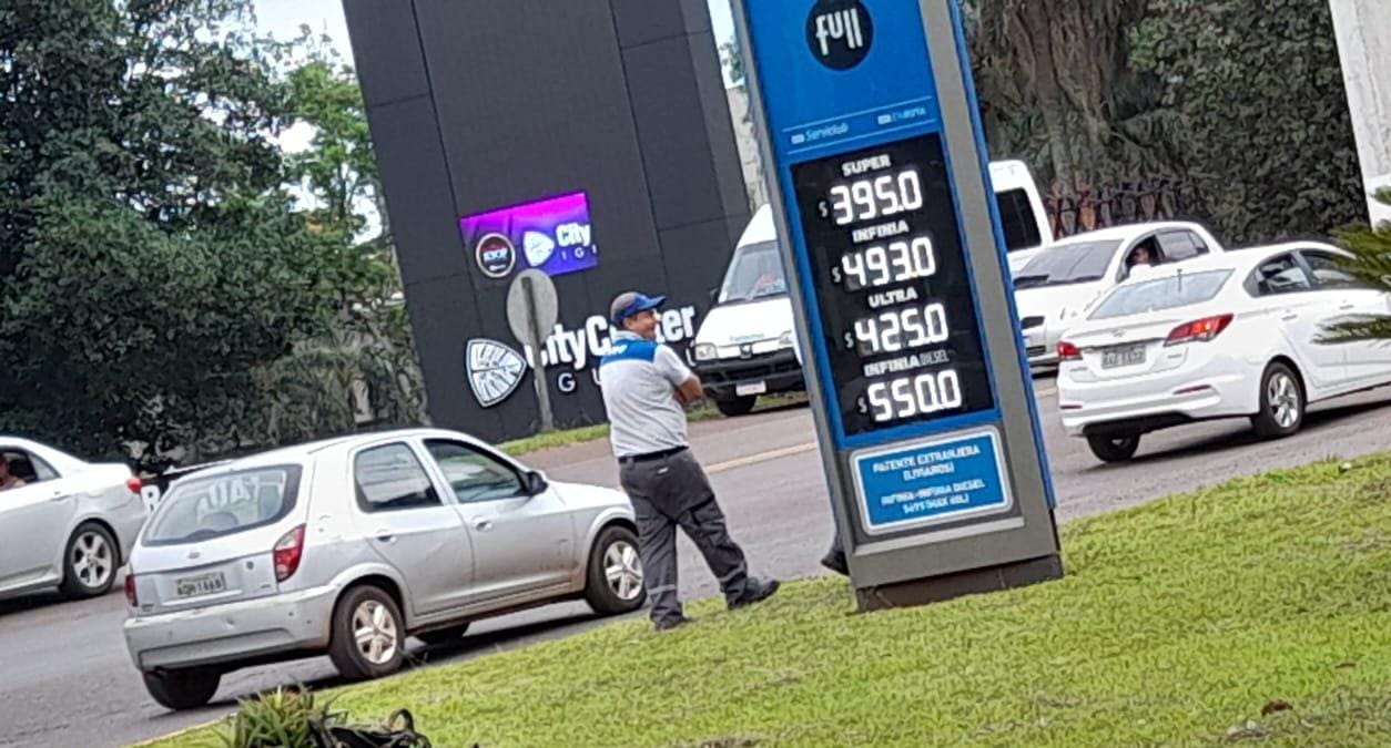 Arrancó el fin de semana con un nuevo aumento de combustibles y en Iguazú hay faltante