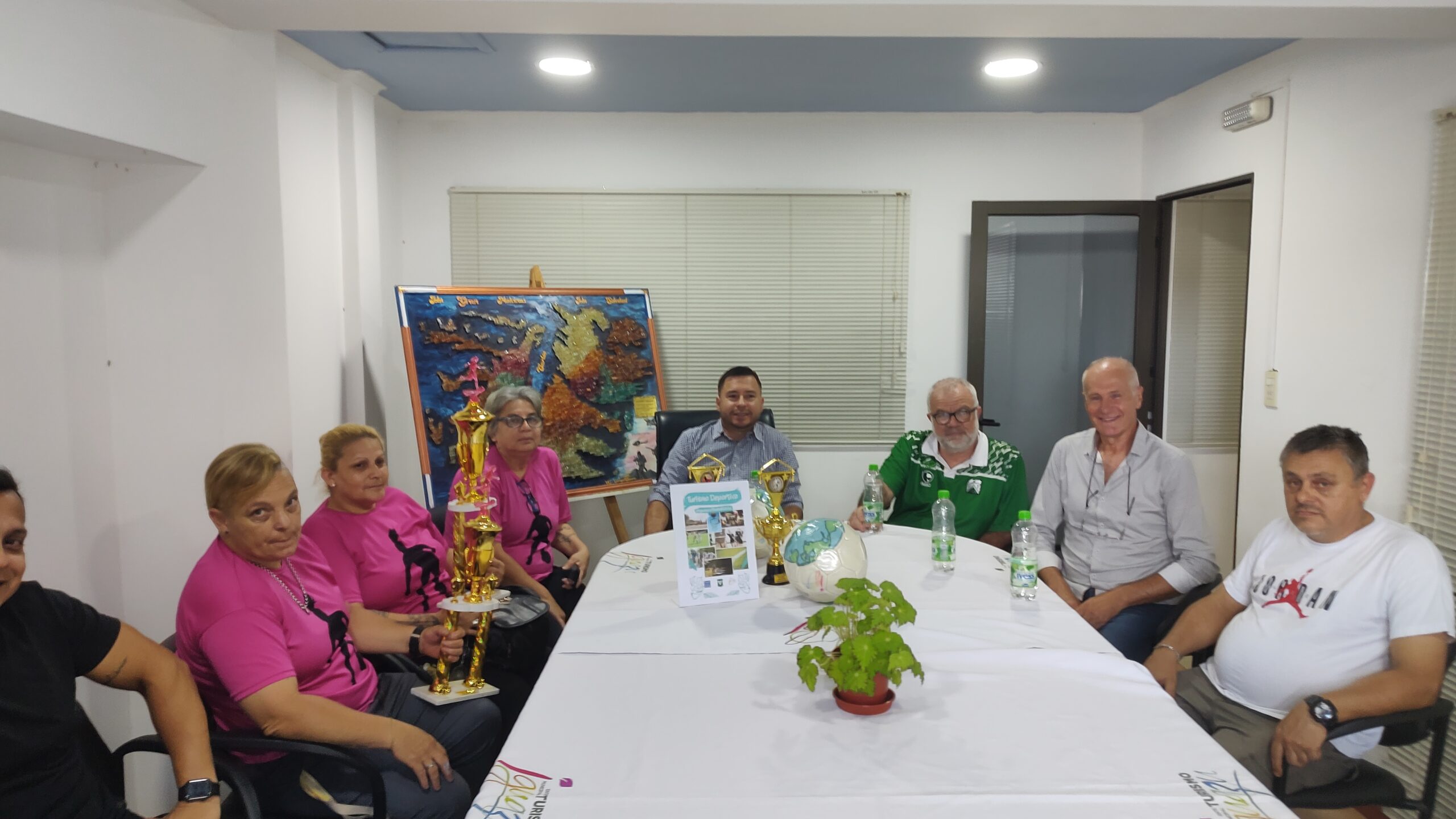 El club Ferro Carril Oeste probará jugadores de básquet y futbol femenino en Iguazú esta semana