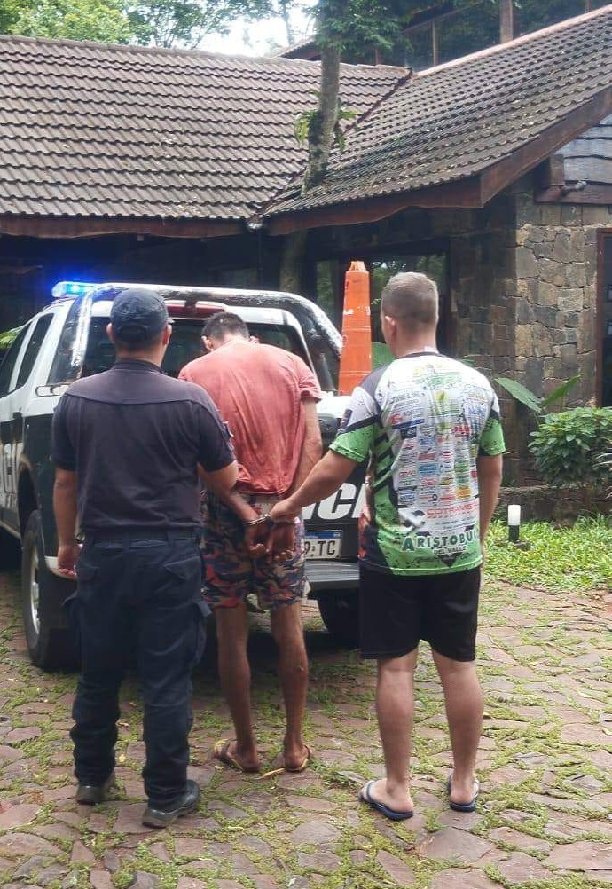 Policía de franco redujo a un ladrón que intentó robar en un hotel en Puerto Iguazú