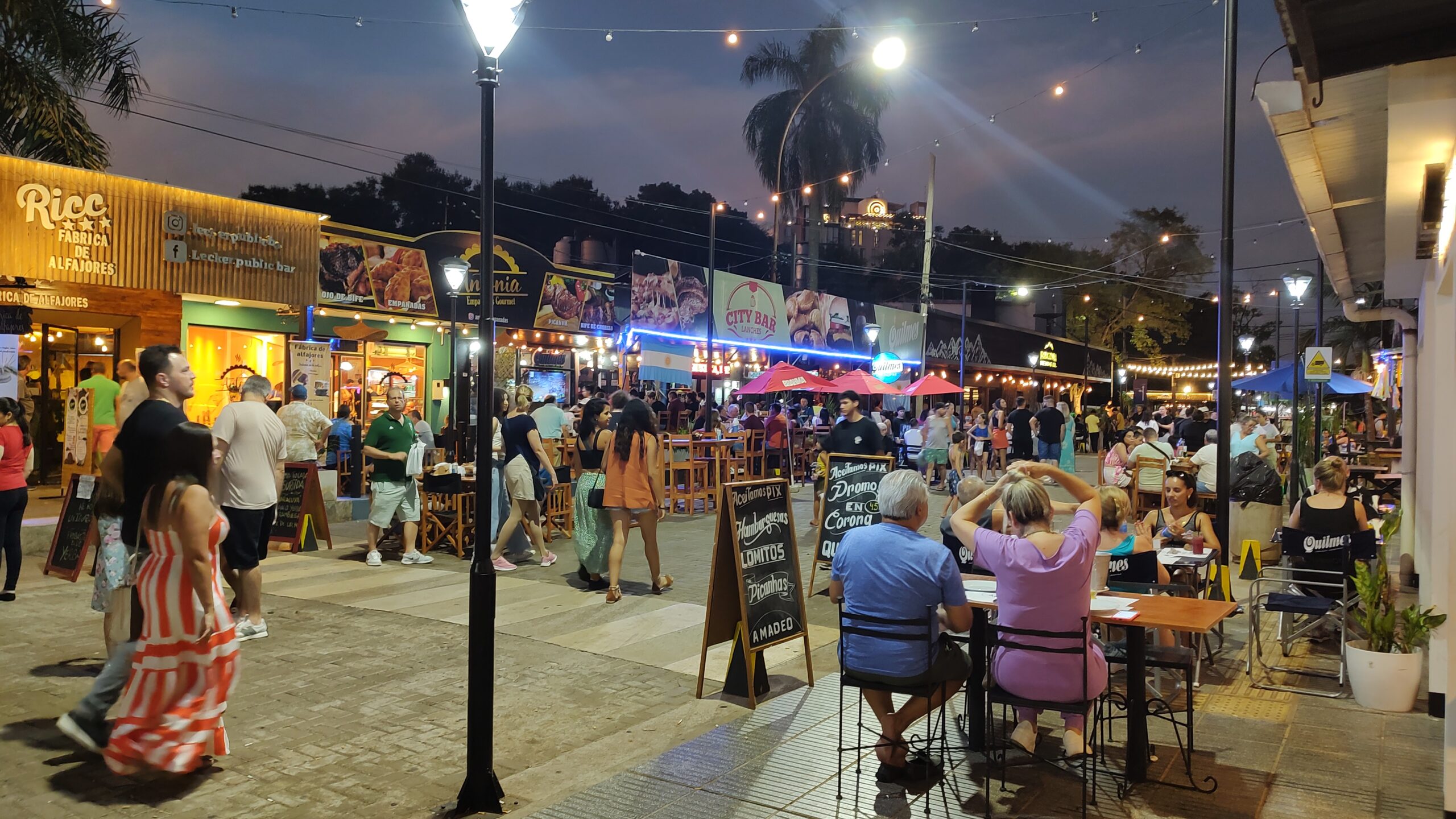 El publico brasileño mantiene en alza el movimiento gastronómico en Iguazú