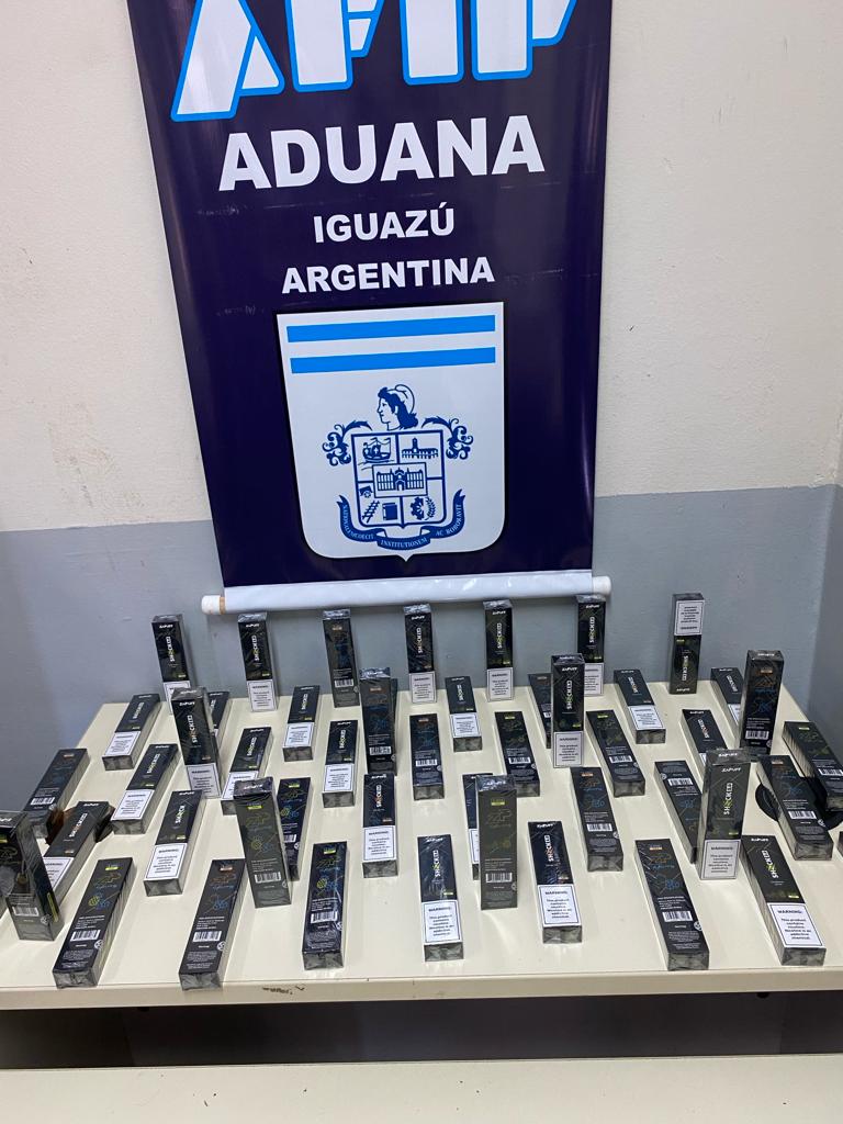 Iguazú: Turista argentino intentó ingresar al país con 49 cigarrillos electrónicos escondidos en su equipaje