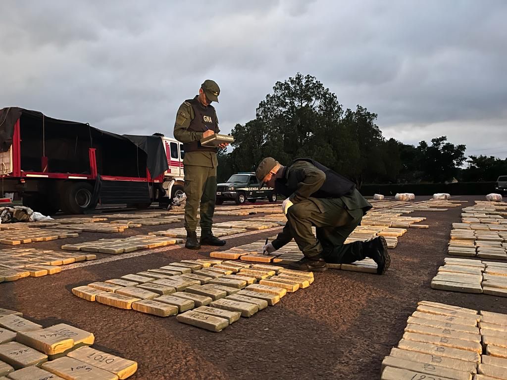 Operativo “Peso Pesado” incautaron más de 2.800 kilos de marihuana ocultos en el semirremolque de un camión