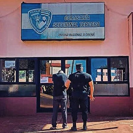 Para evitar que le secuestren la camioneta agredió a un agente en un control y abandonó a su mujer en la ruta