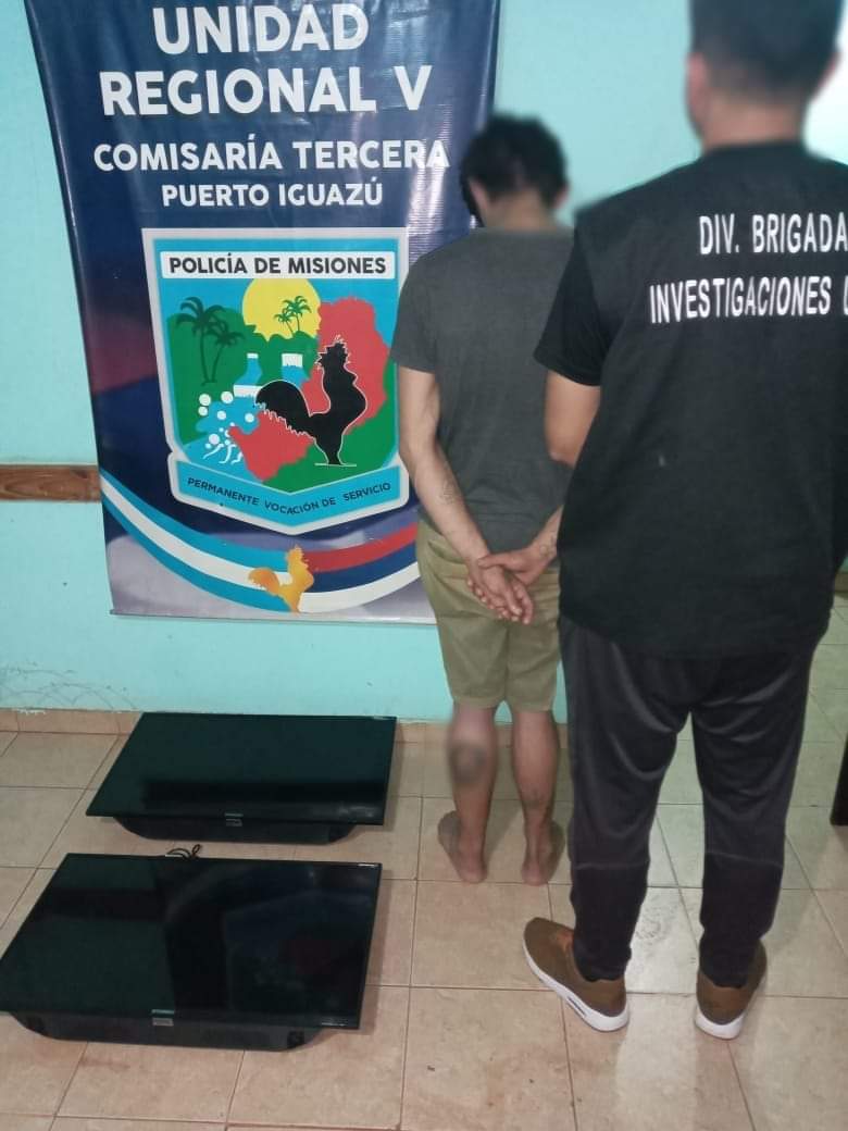 Atraparon a un joven involucrado en el robo de dos televisores Smart de un hotel en Puerto Iguazú