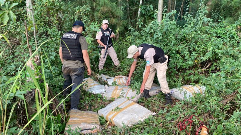 Prefectura desarticuló dos operaciones de narcotráfico en la frontera y secuestró más de 900 kilos de marihuana