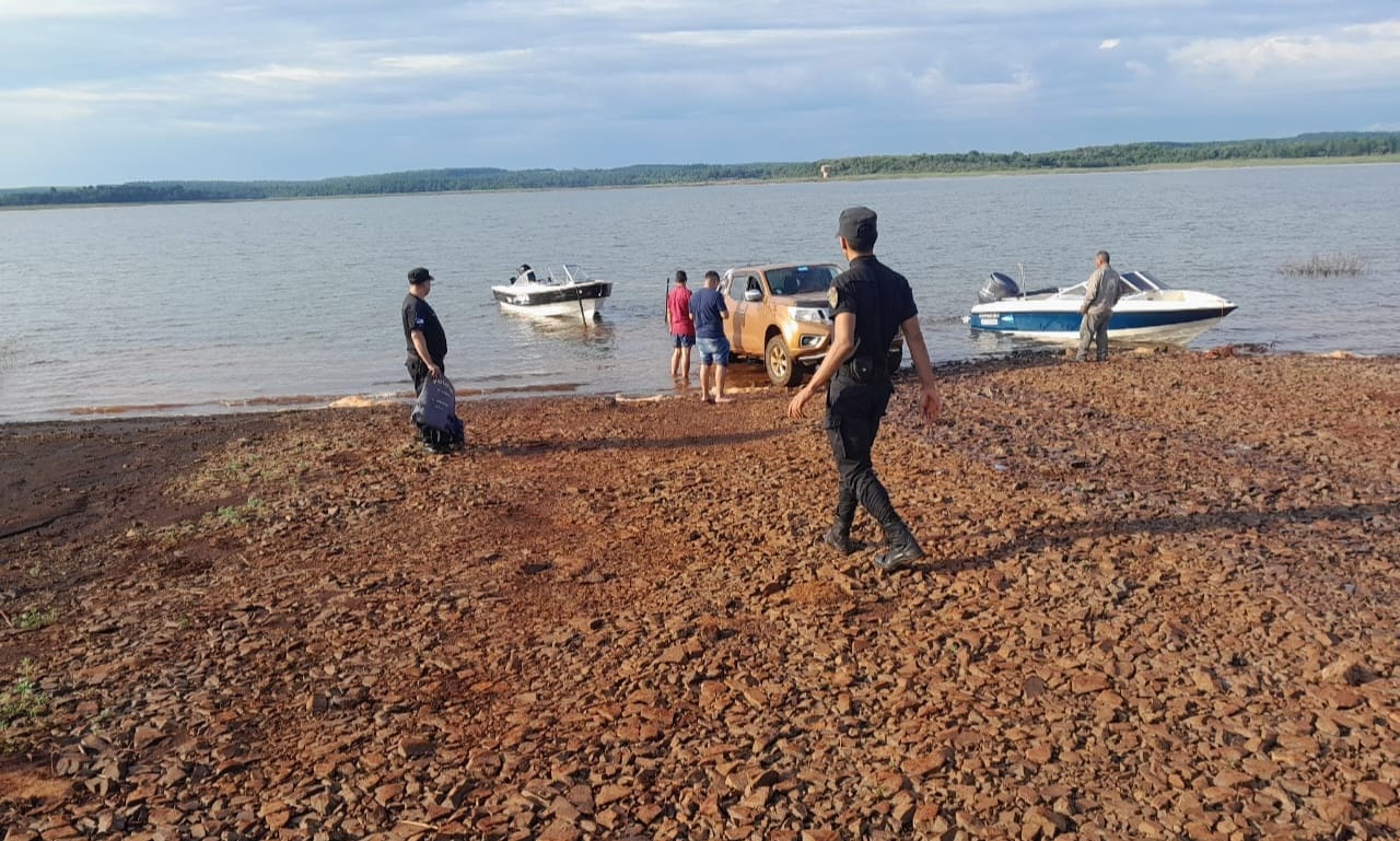 Hallaron el cuerpo sin vida de Marcos Karatpuney en las aguas del Lago Urugua-í