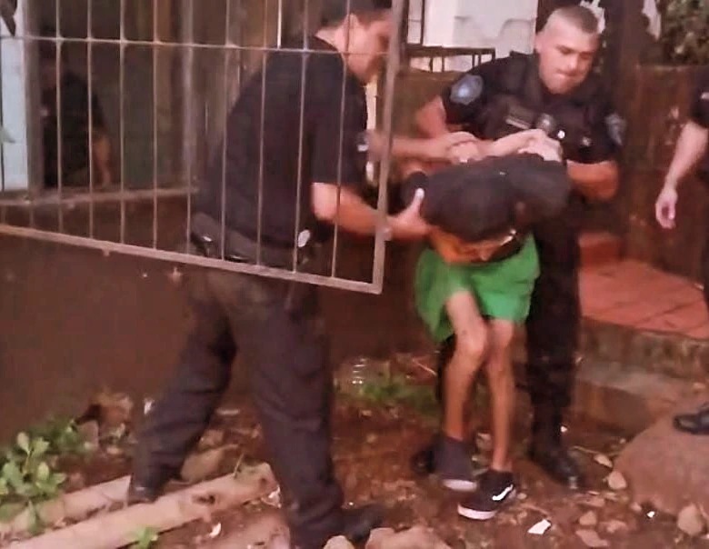 Iguazú: Tres hombres fueron atrapados escondidos dentro de cajas en el deposito de AFIP en el puerto