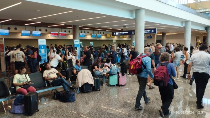 Cientos de pasajeros varados en Iguazú por el temporal en Buenos Aires