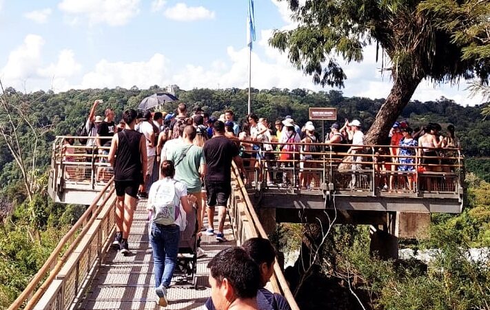 Turismo: Cataratas se vio colmada de visitantes el viernes Santo con más de 10 mil visitantes