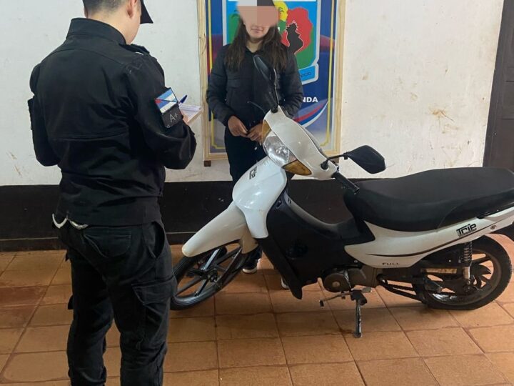 Fue a denunciar el robo de su motocicleta pero ya estaba en la sede policial
