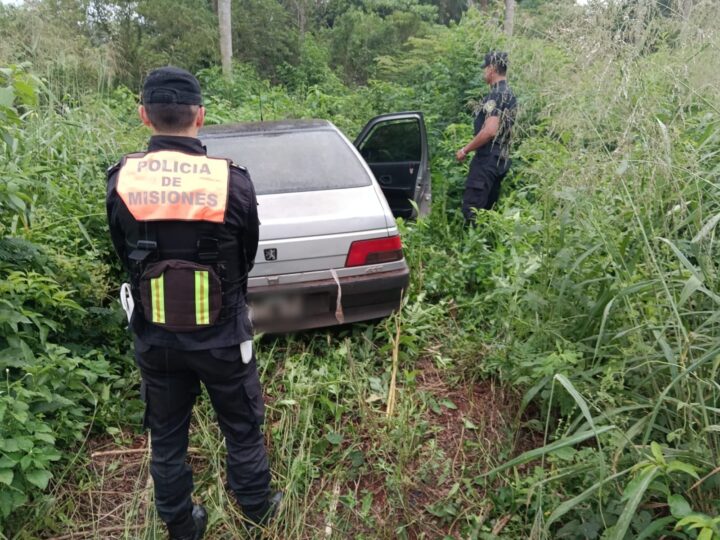 En un operativo policial de búsqueda recuperaron un auto robado a un remisero
