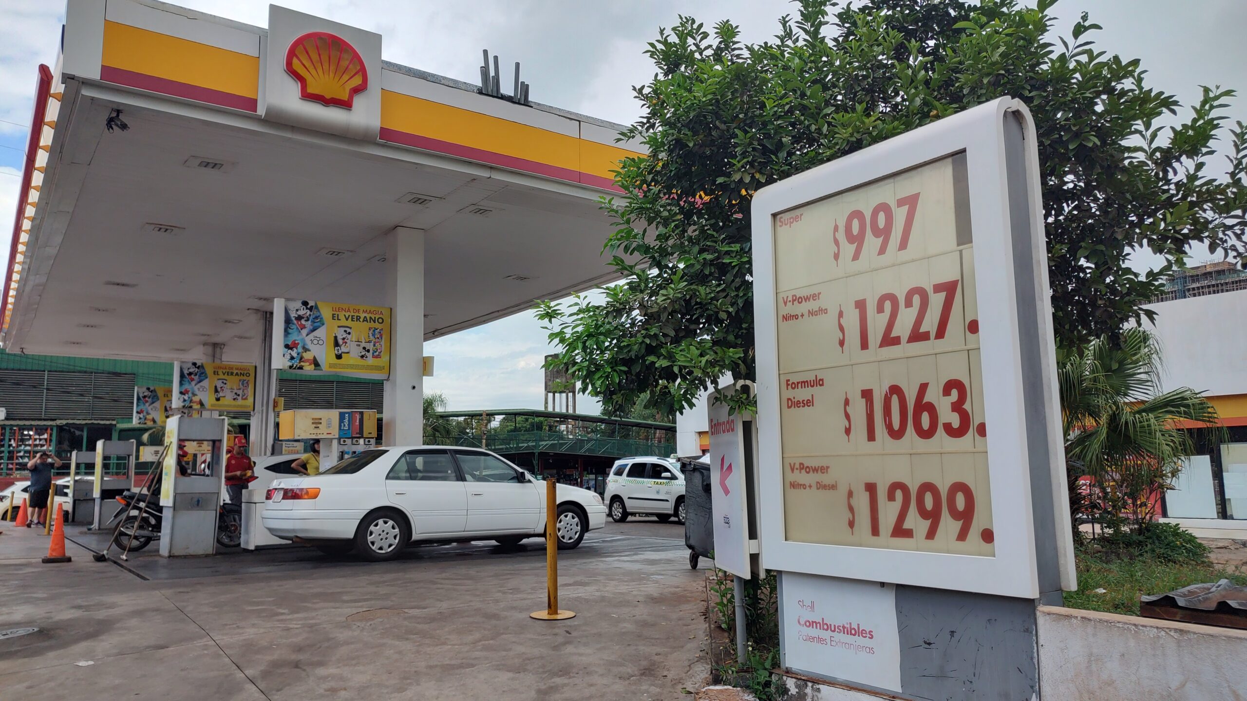 Shell Iguazú aplicó un menor porcentaje de aumento en los combustibles que YPF