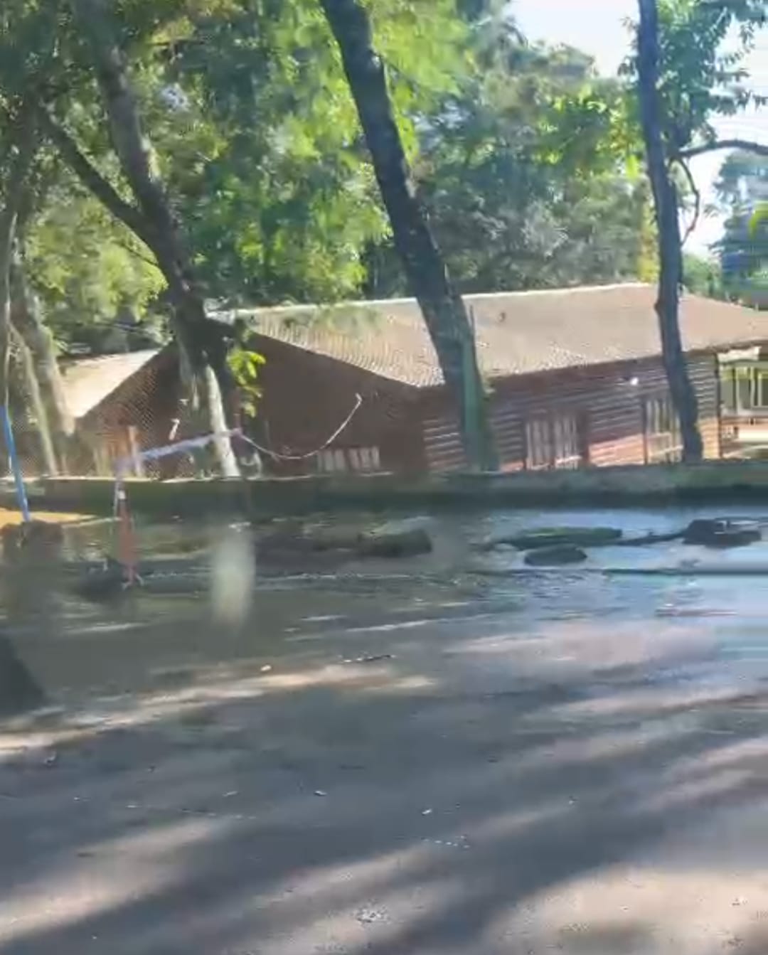 Iguazú: quejas por el agua que desecha IMAS que inunda un sector de la calle Fray Luis Beltrán