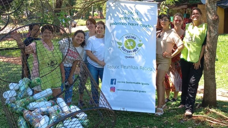 Vecino sustentable Iguazú instaló un sube y baja y un centro de acopio de botellas de amor