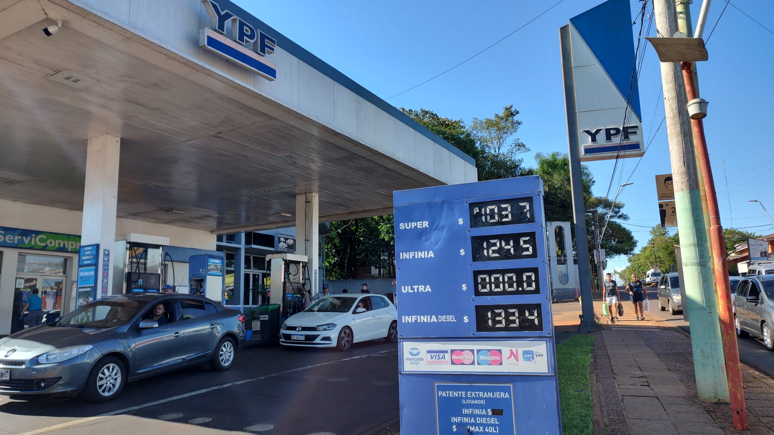 El gobierno no aumentó los impuestos, pero las petroleras aumentaron los precios