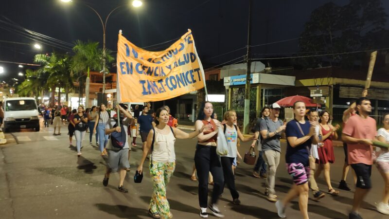 Iguazú: Marcharon en contra de la ley de base y por recomposición salarial de los empleados estatales