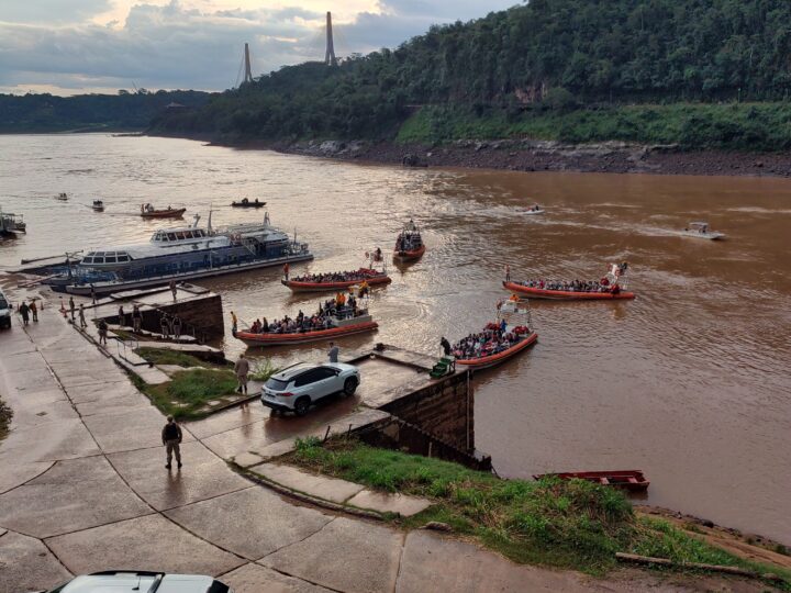 Se realizó la segunda peregrinación náutica en Iguazú bajo lluvia