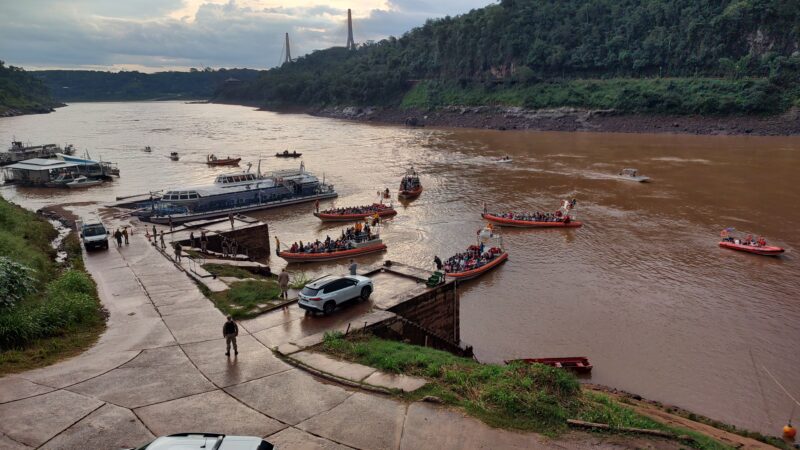 Se realizó la segunda peregrinación náutica en Iguazú bajo lluvia