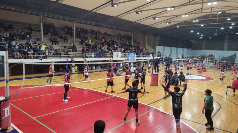Cerca de 800 jóvenes participan del Torneo Internacional de Voley en Iguazú