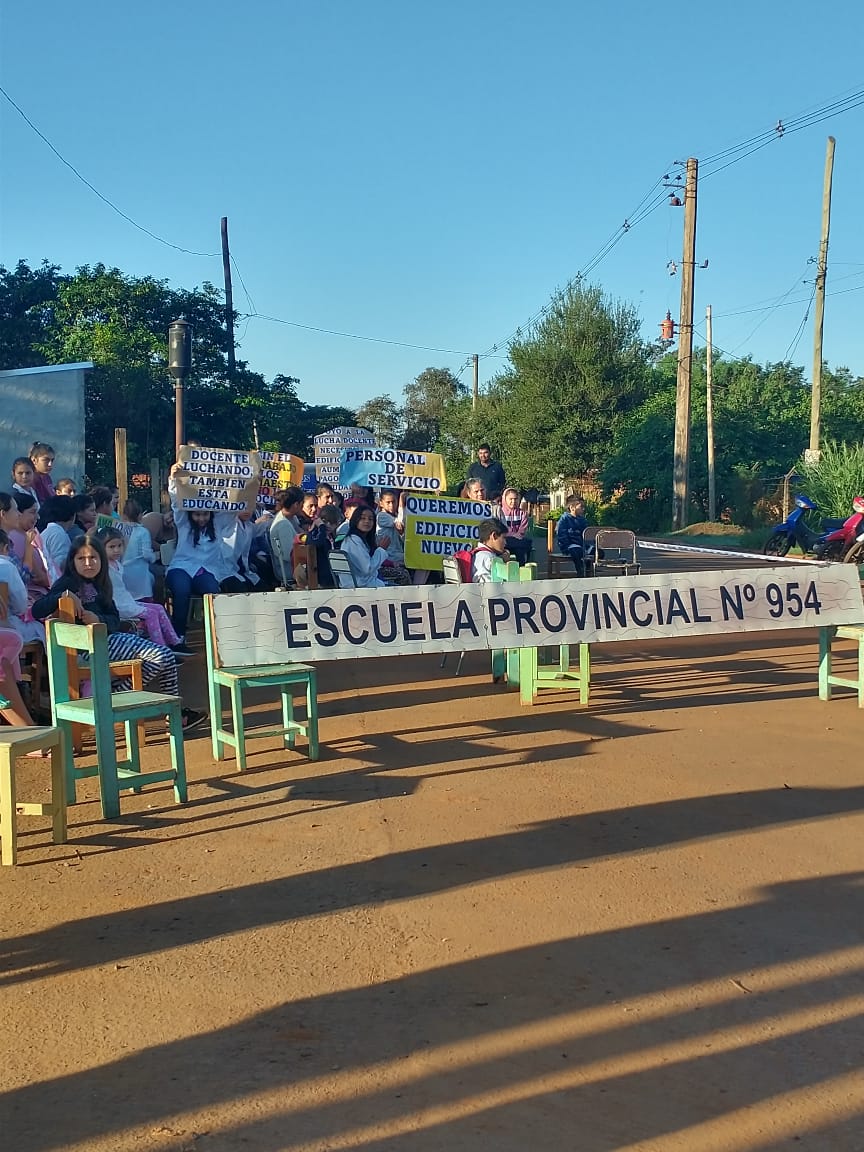 Padres de los alumnos de la escuela 954 Altos del Paraná exigen un edificio nuevo