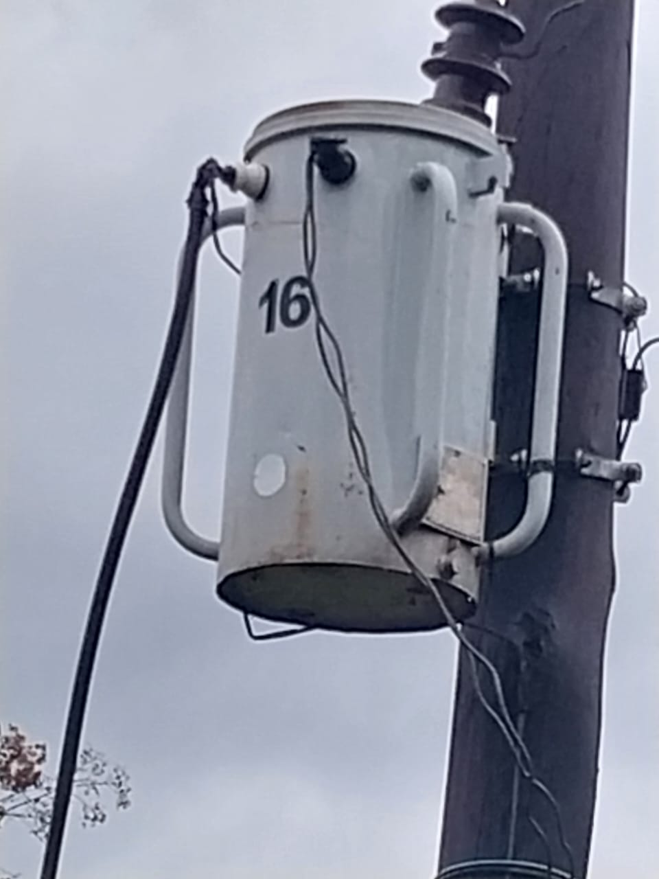 Iguazú: 35 familias sin energía hace 10 días por un transformador