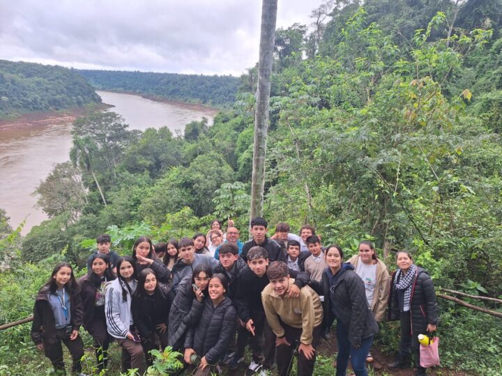 Alumno del ITEC visitaron lo senderos de interpretación de la comunidad guaraní