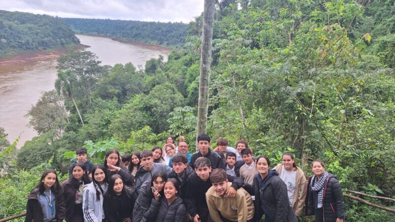 Alumno del ITEC visitaron lo senderos de interpretación de la comunidad guaraní