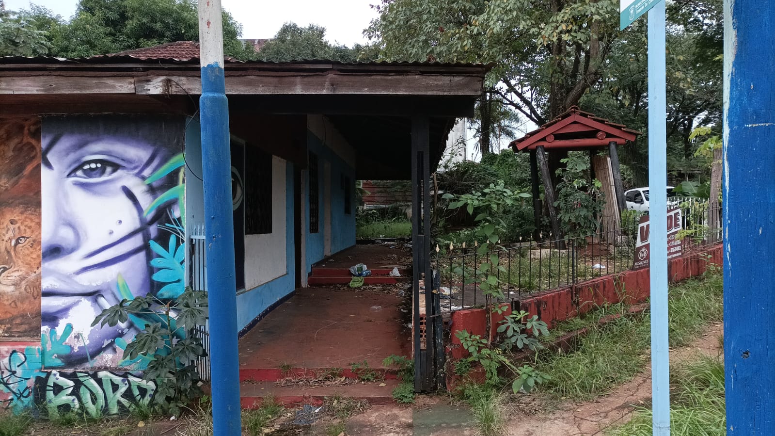 Denuncian que una propiedad abandonada se convirtió en refugio y aguantadero de malvivientes