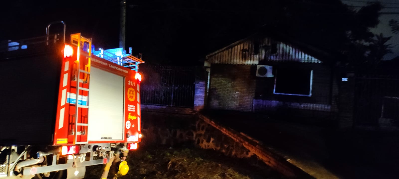 Iguazú: Tres personas fueron hospitalizadas al incendiarse su vivienda