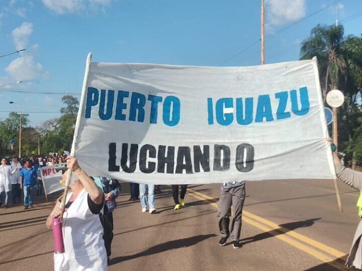 La lucha del docente sigue, en Iguazú marcharon hacia la aduana