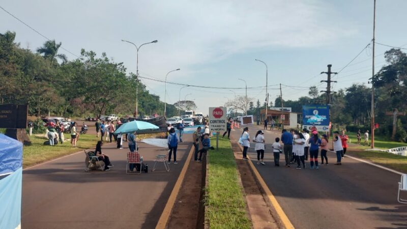 Docentes cortan la ruta 12 en Iguazú de forma intermitente
