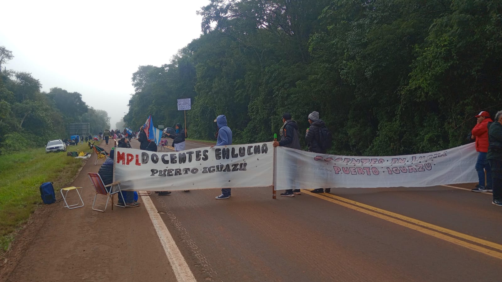 Docentes en Lucha Iguazú:  Cortan la ruta 12 en cercanías al abasto