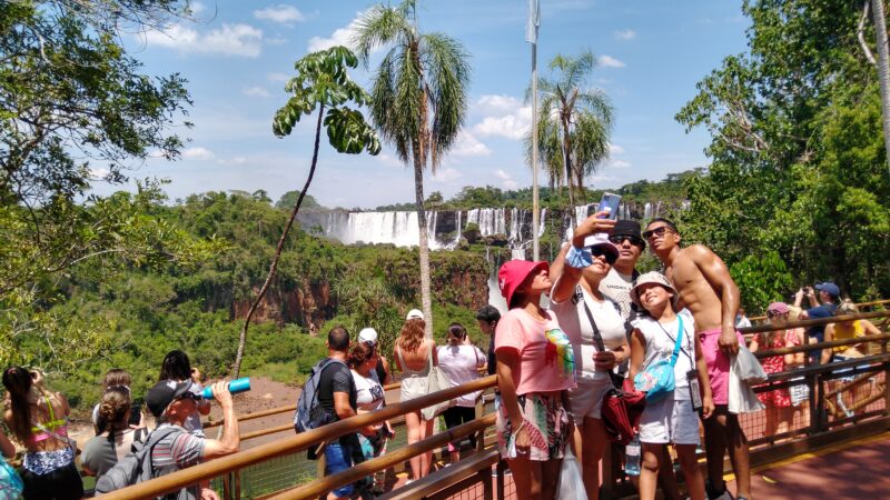 El fin de semana largo trae alivio a los operadores turísticos en Iguazú